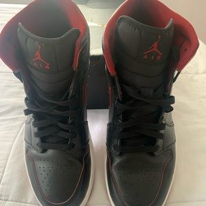 NIKE Men’s Air Jordan 1 Retro Mid Size 11